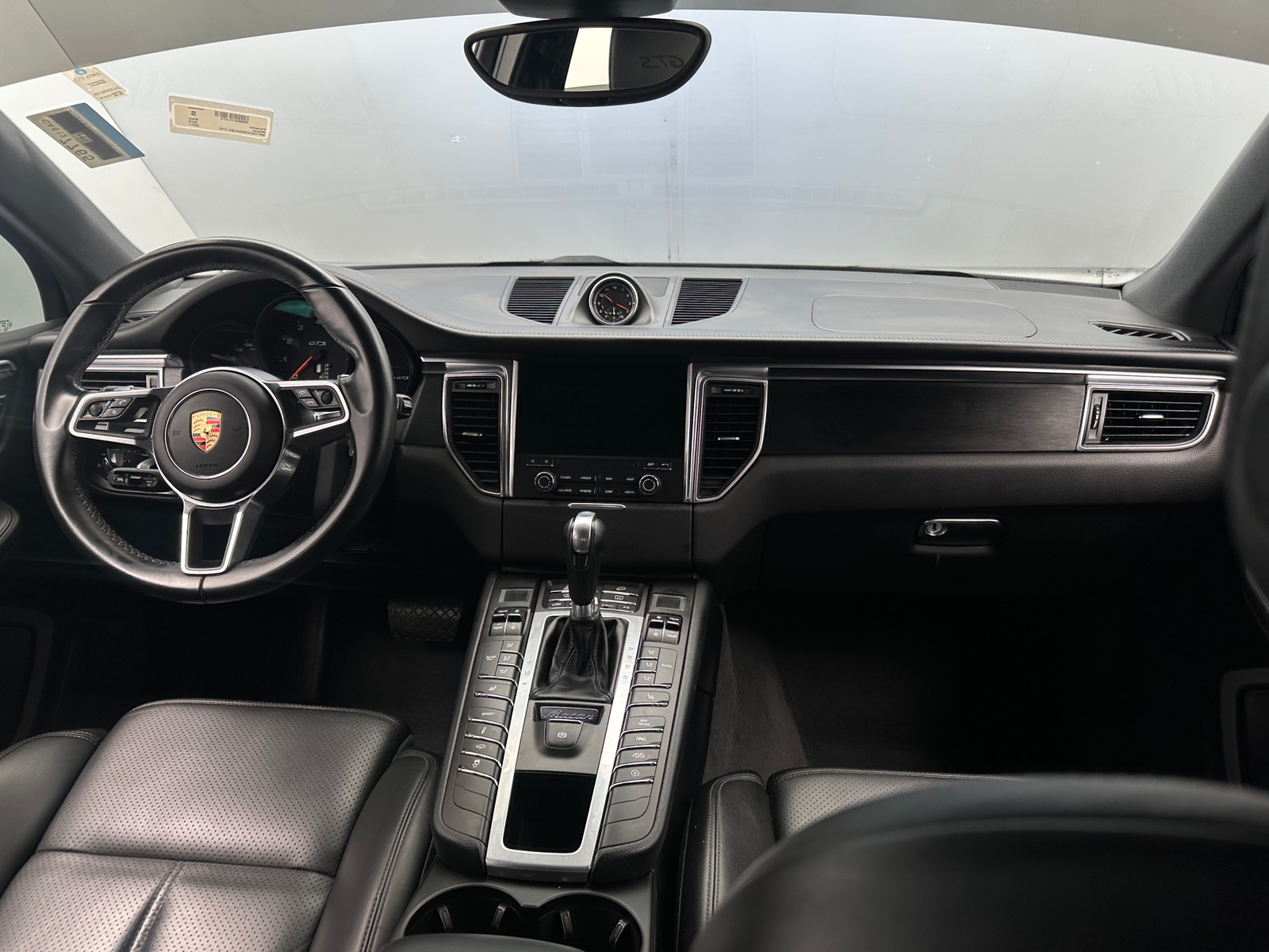 Thumbnail: 2017 Porsche Macan - 3