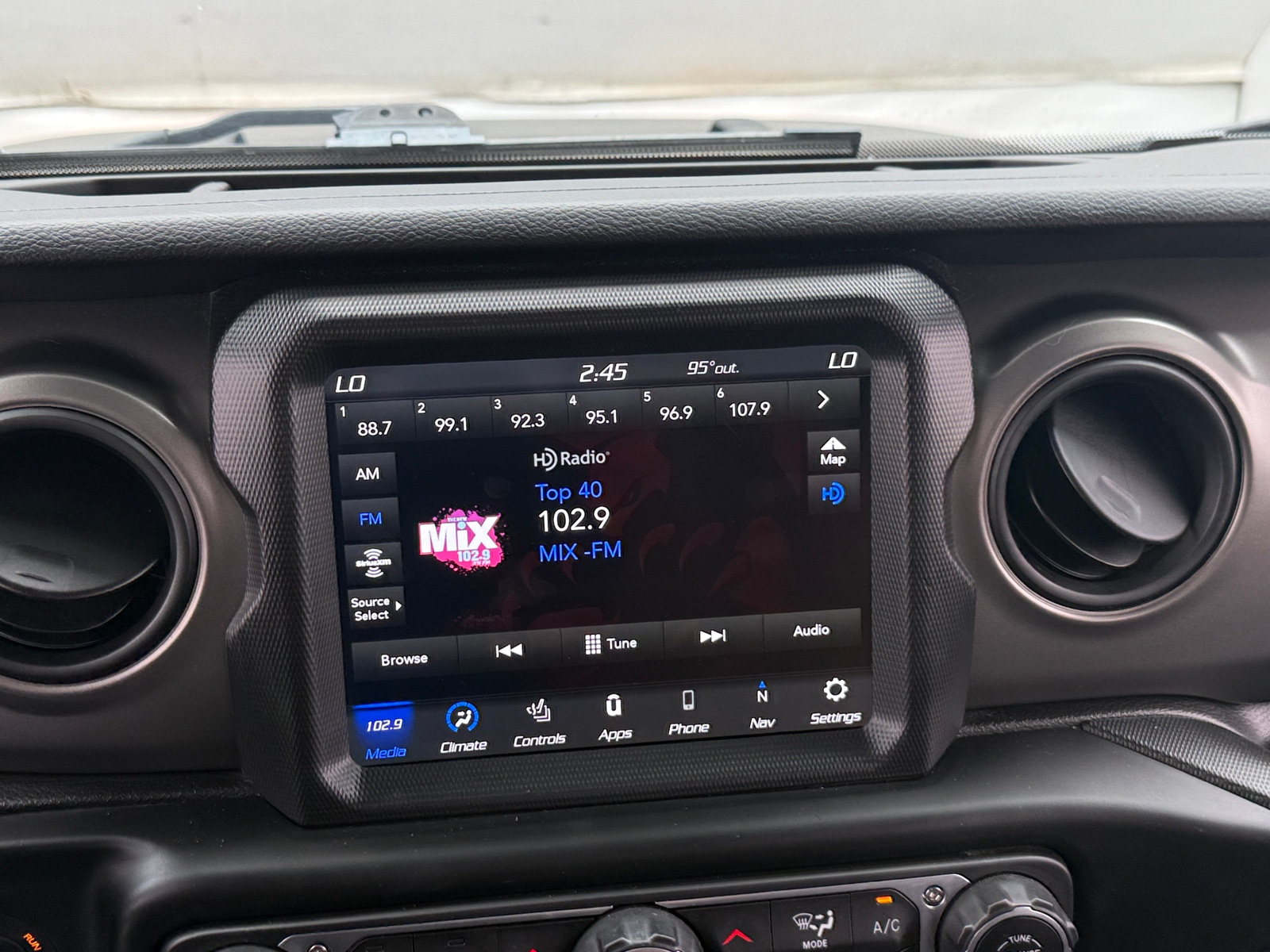 Thumbnail: 2022 Jeep Gladiator - 3