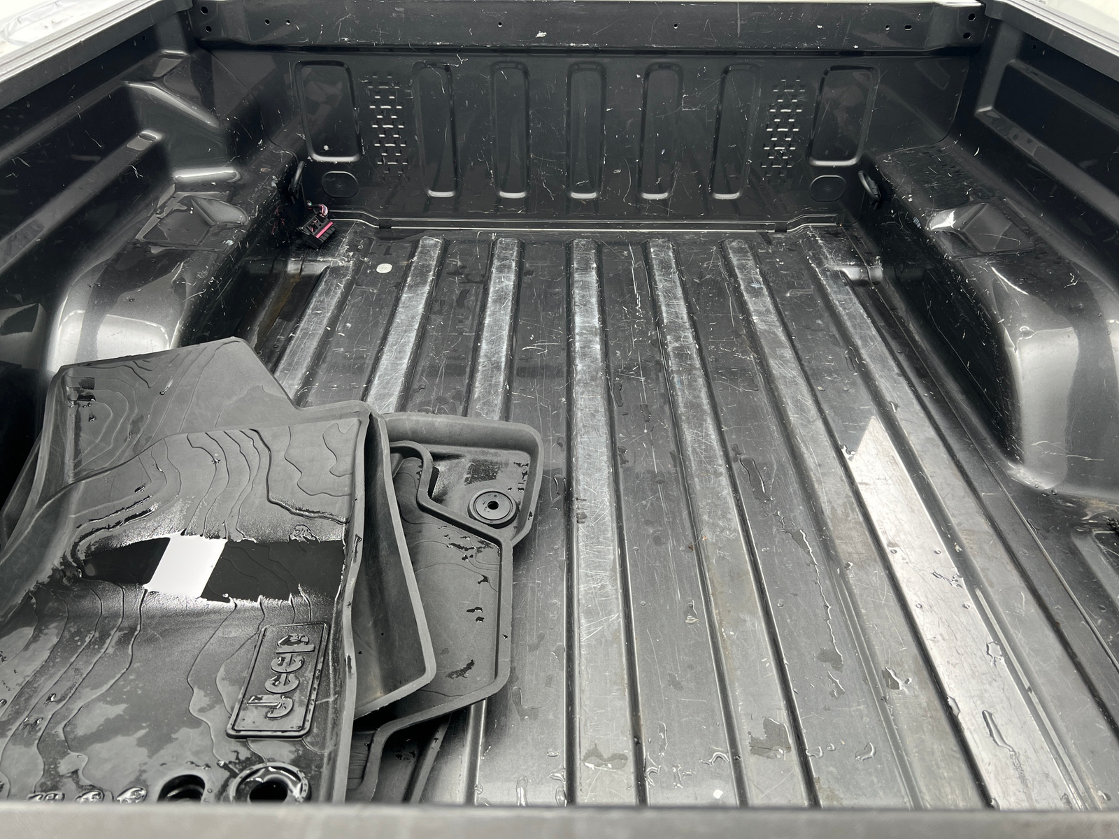 Thumbnail: 2021 Jeep Gladiator - 7