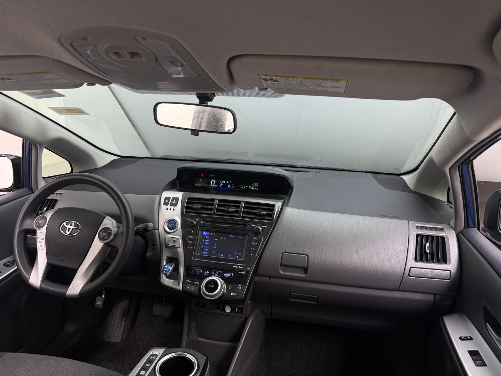 Thumbnail: 2014 Toyota Prius v - 3