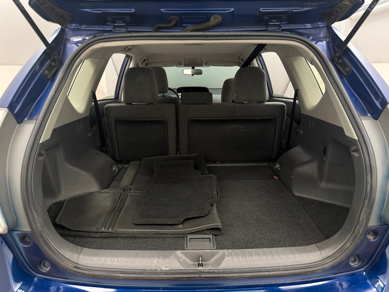 Thumbnail: 2014 Toyota Prius v - 7