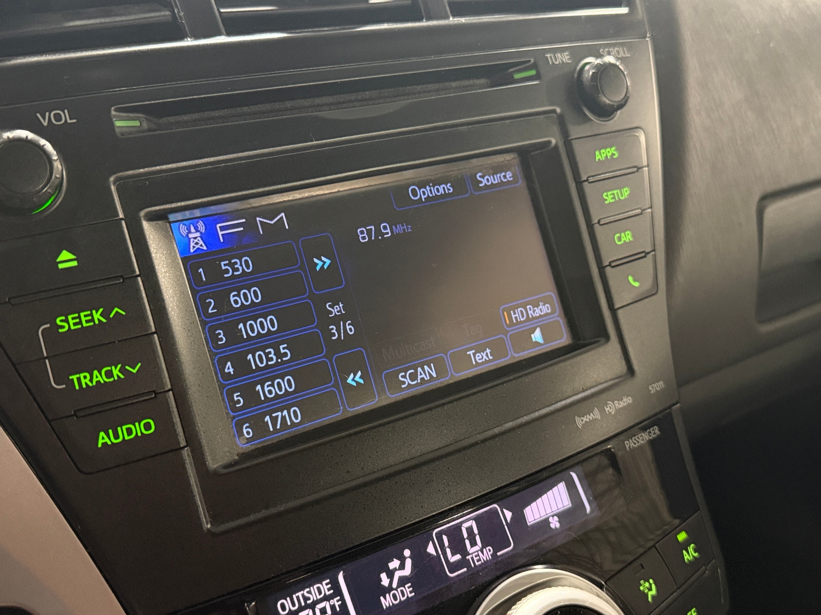 Thumbnail: 2014 Toyota Prius v - 4