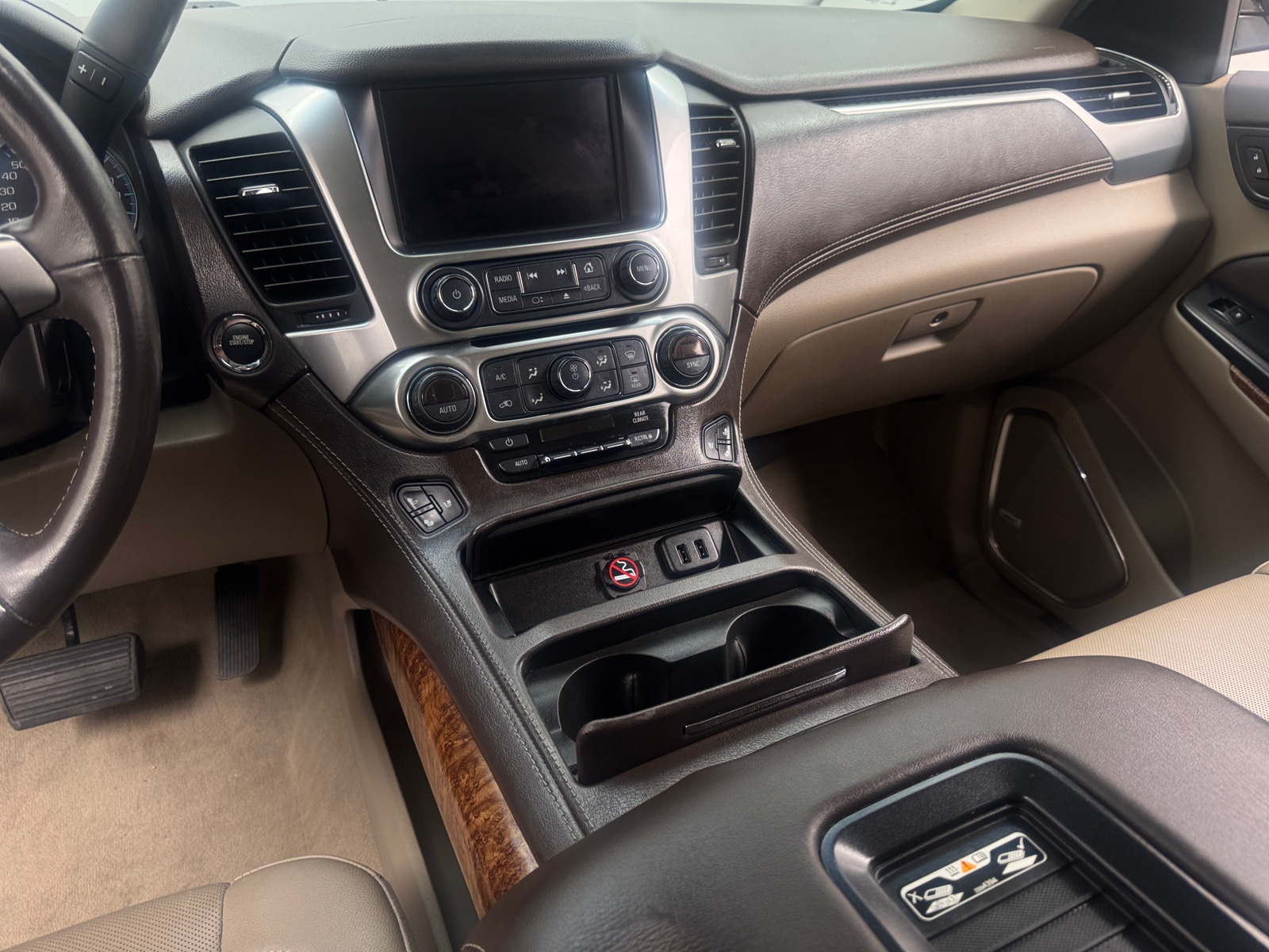 Thumbnail: 2019 Chevrolet Tahoe - 3