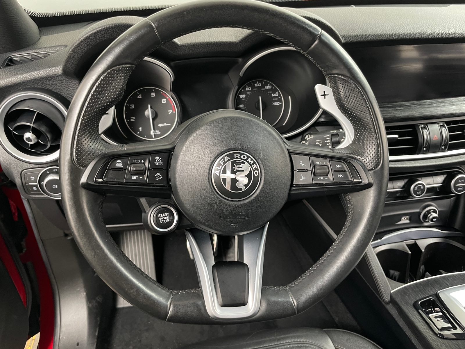 Thumbnail: 2022 Alfa Romeo Stelvio - 4