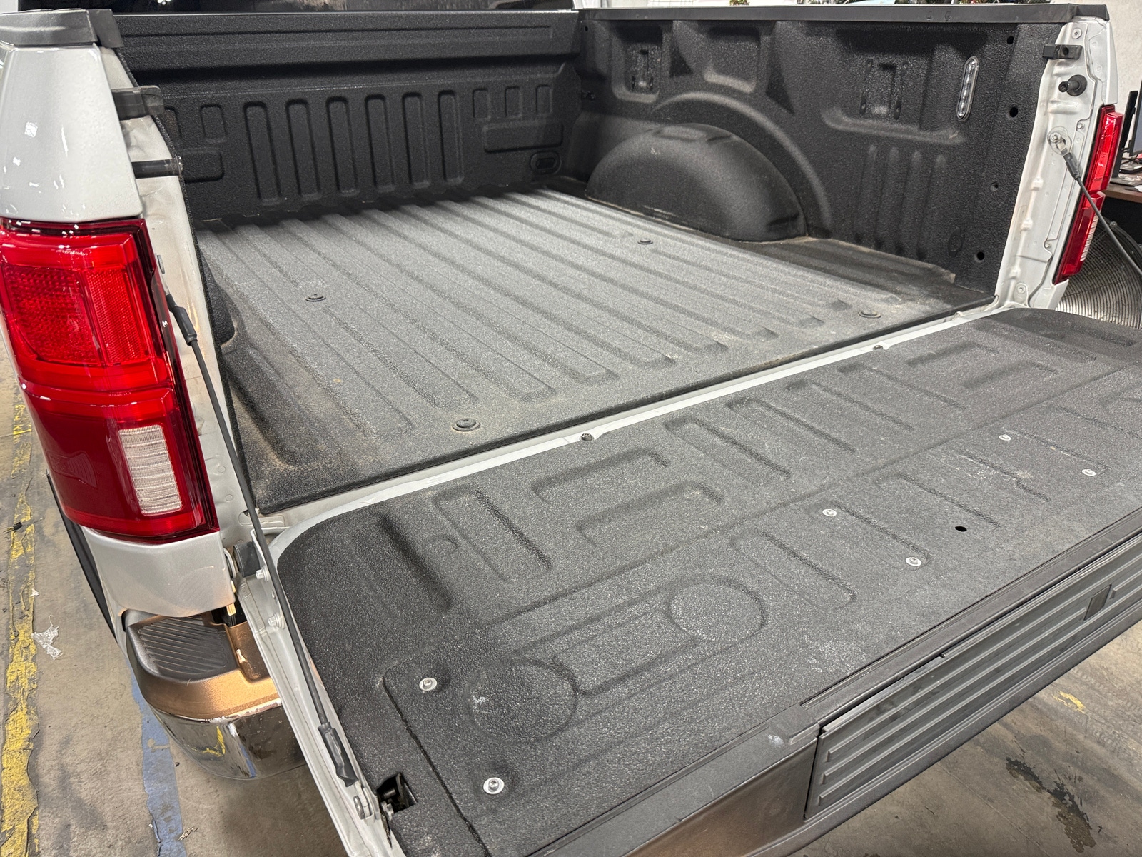 Thumbnail: 2019 Ford Econoline - 6
