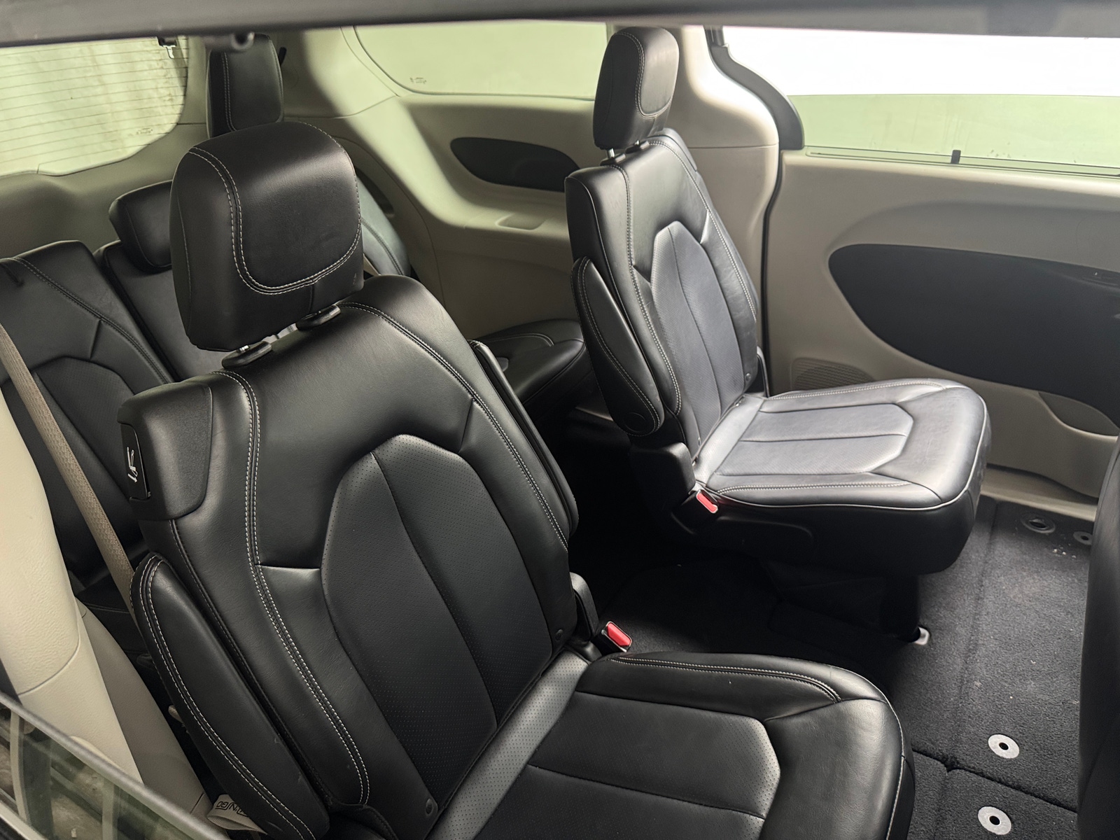 Thumbnail: 2023 Chrysler Pacifica - 5