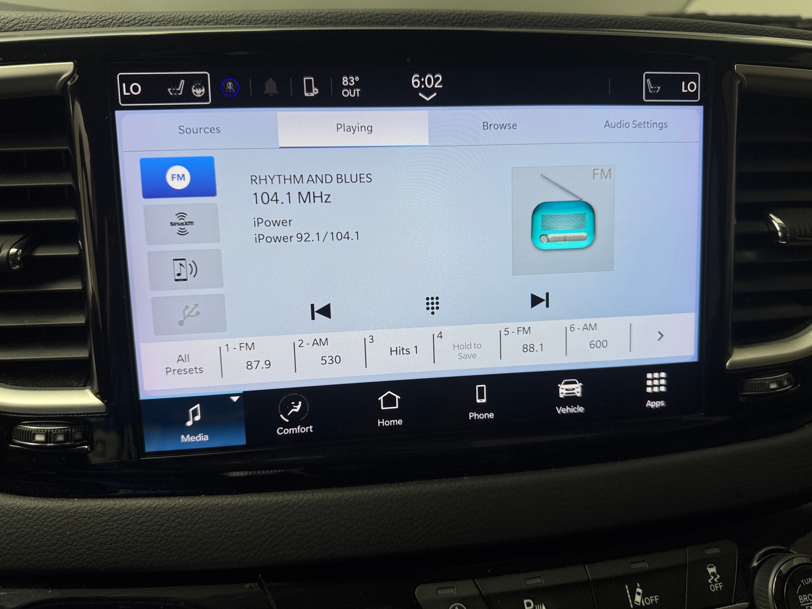Thumbnail: 2023 Chrysler Pacifica - 3