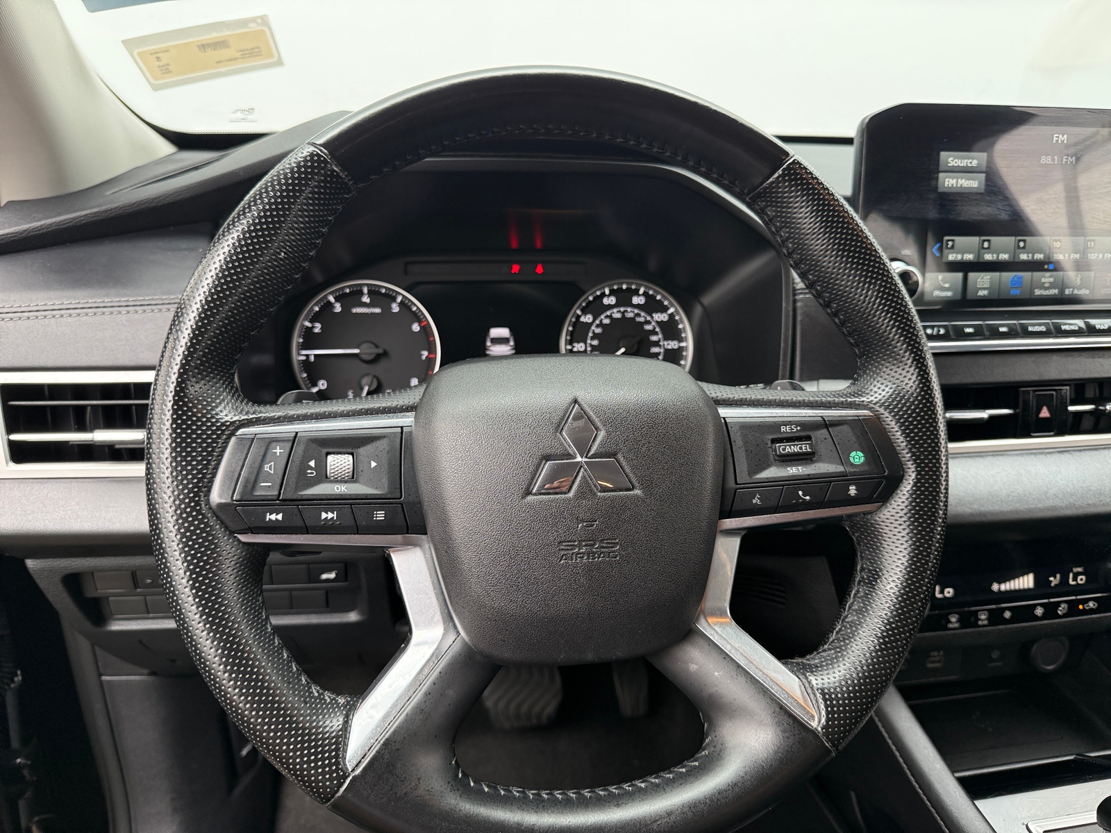 Thumbnail: 2024 Mitsubishi Outlander - 4