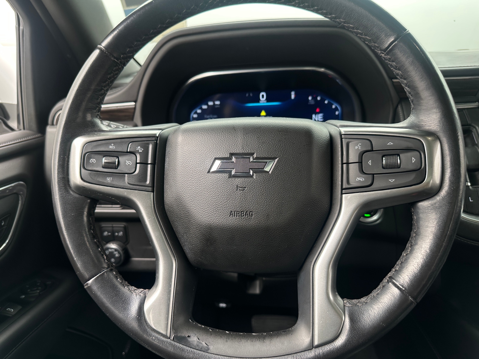 Thumbnail: 2022 Chevrolet Tahoe - 4