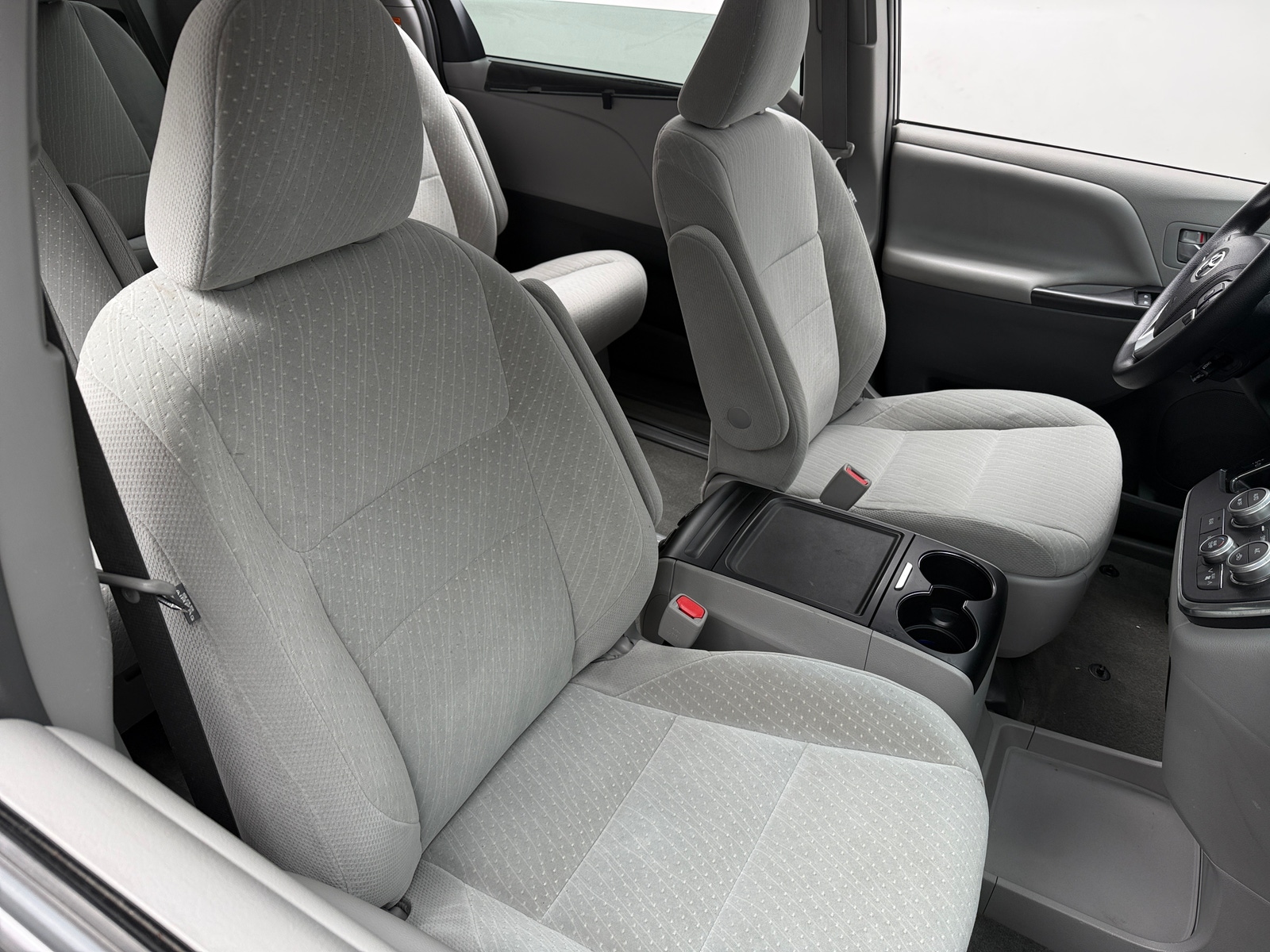 Thumbnail: 2018 Toyota Sienna - 2