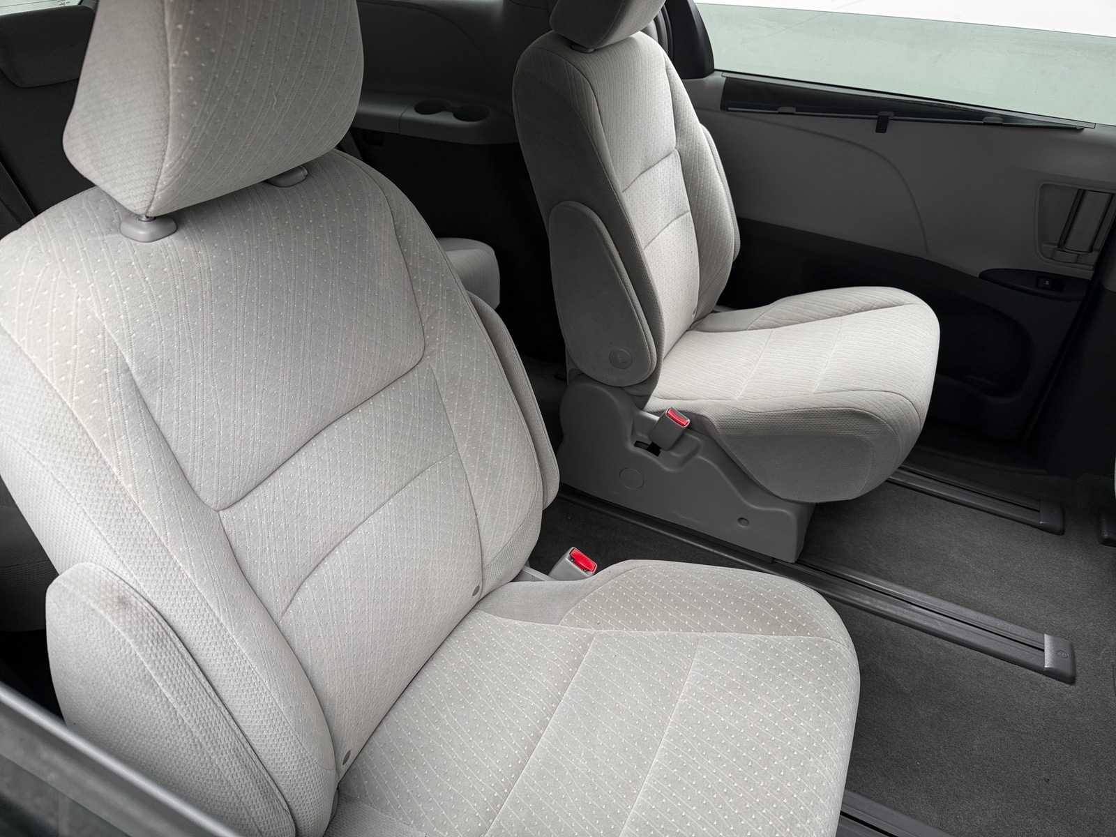 Thumbnail: 2018 Toyota Sienna - 6