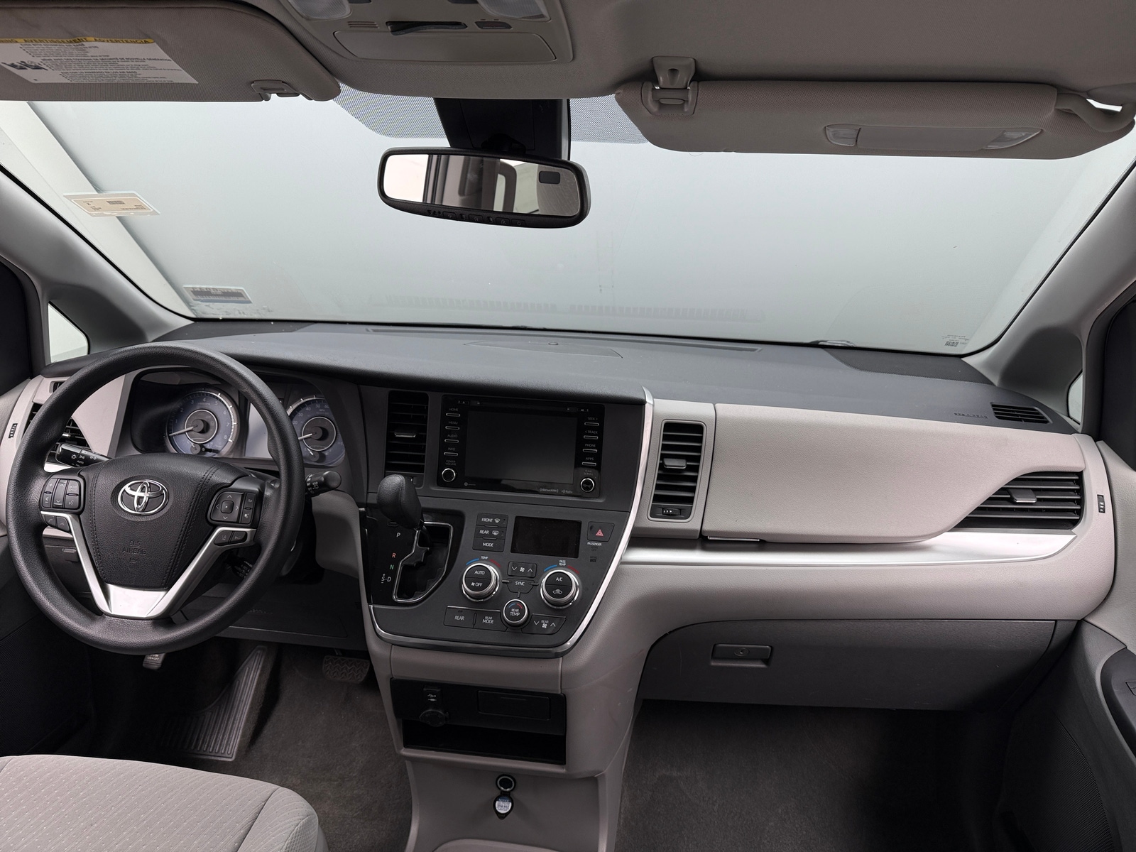 Thumbnail: 2018 Toyota Sienna - 3