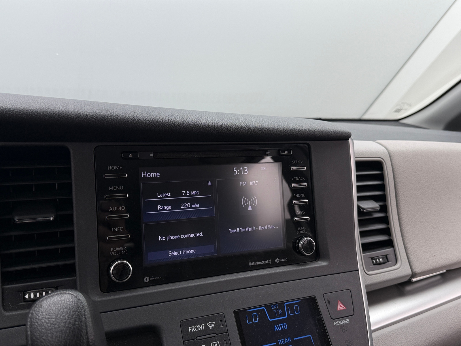 Thumbnail: 2018 Toyota Sienna - 4