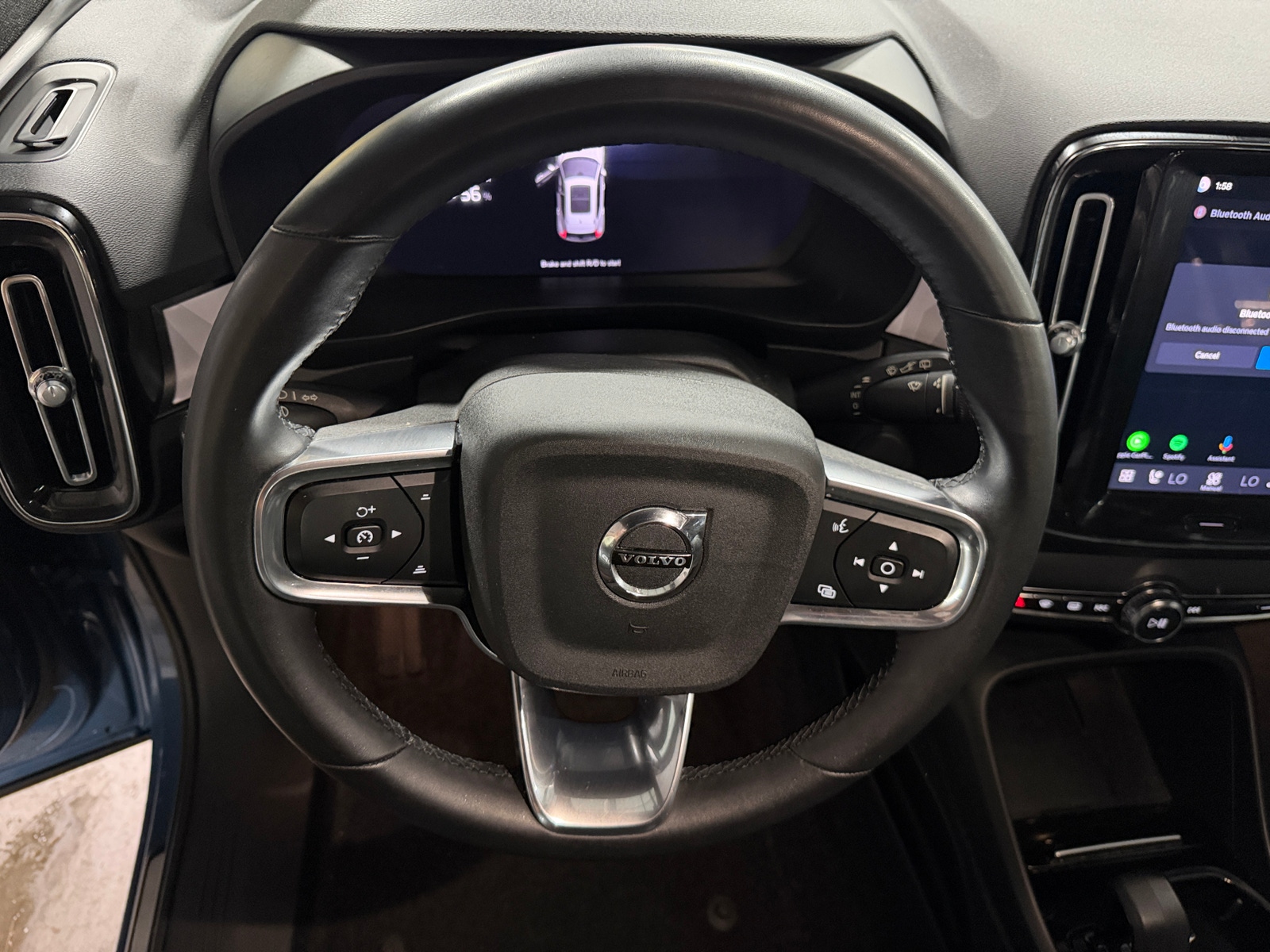Thumbnail: 2023 Volvo XC40 - 5
