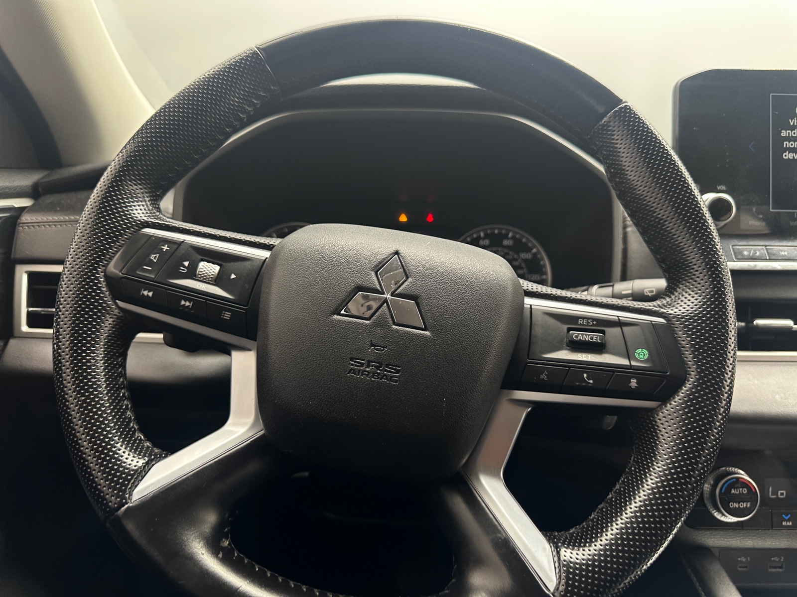 Thumbnail: 2022 Mitsubishi Outlander - 4