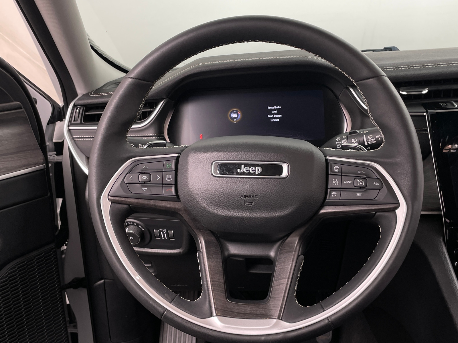 Thumbnail: 2023 Jeep Grand Cherokee - 4