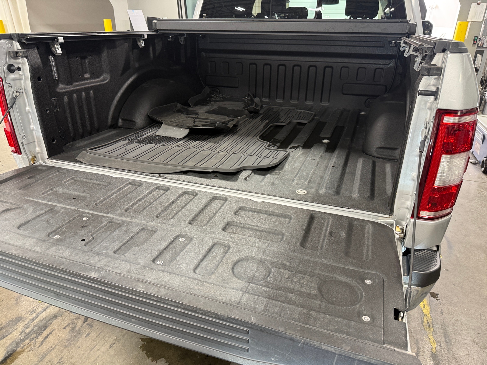 Thumbnail: 2019 Ford Econoline - 7