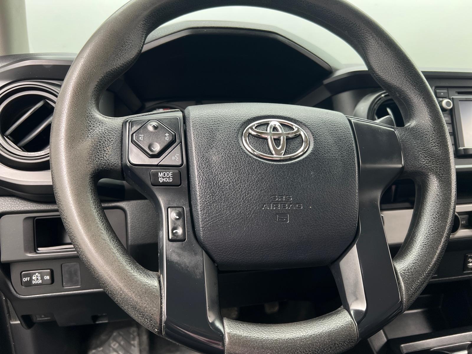 Thumbnail: 2016 Toyota Tacoma - 5