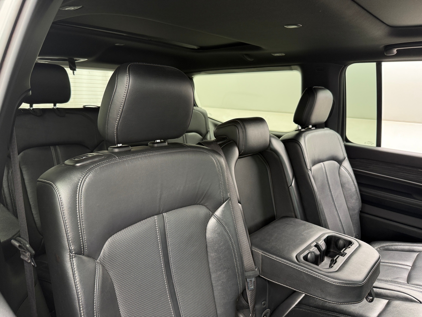 Thumbnail: 2022 Jeep Wagoneer - 5