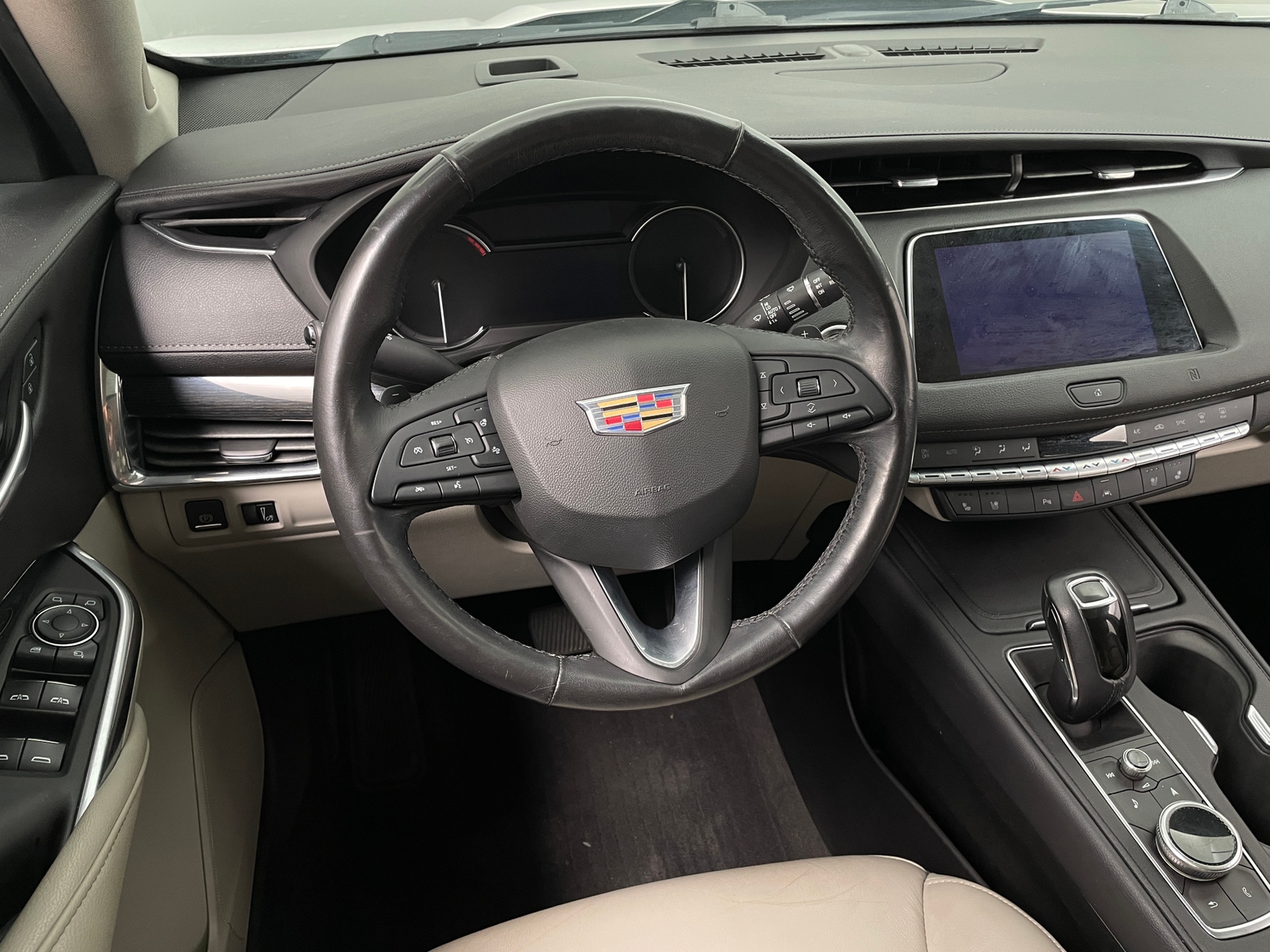 Thumbnail: 2019 Cadillac XT4 - 4