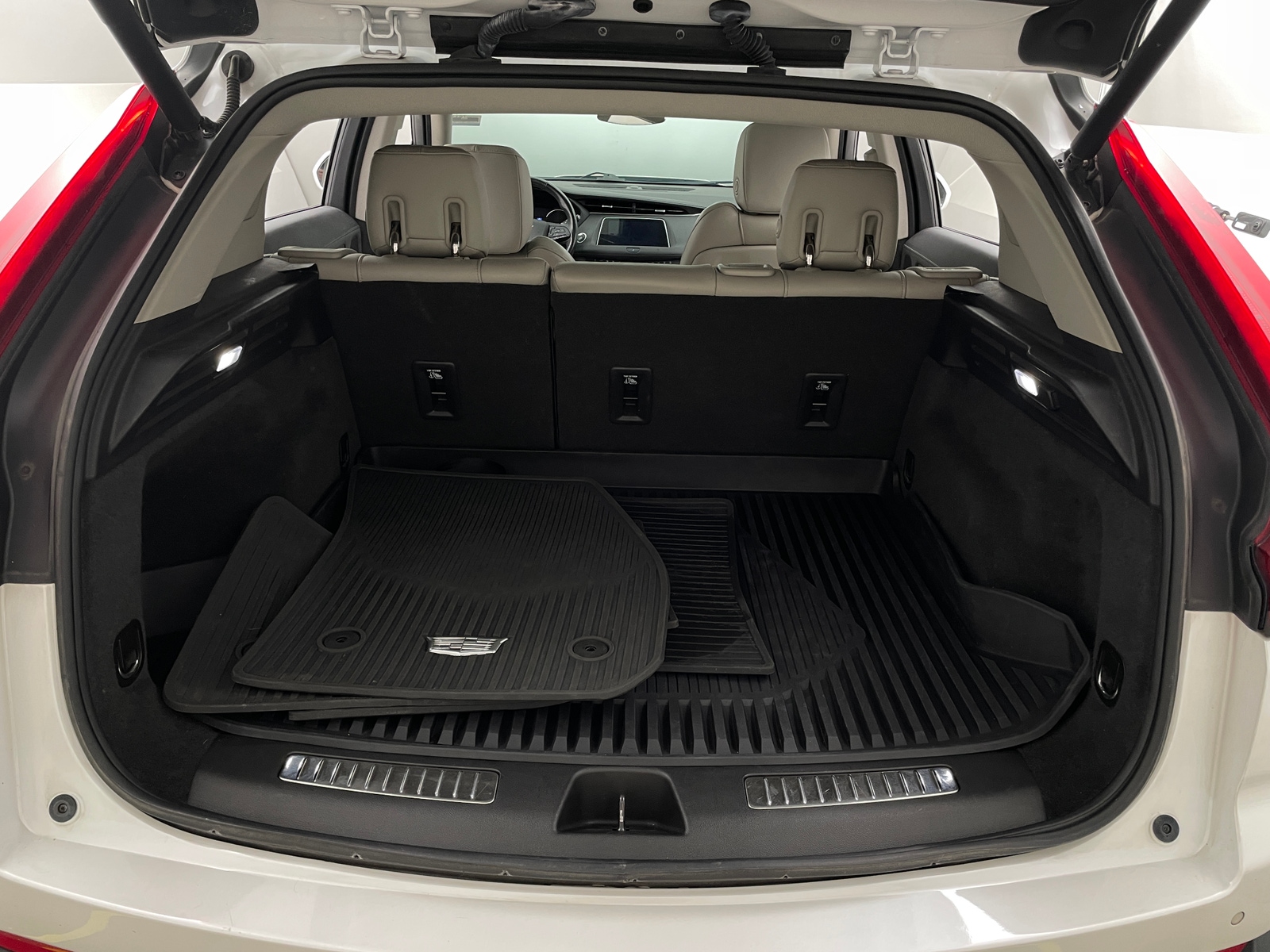 Thumbnail: 2019 Cadillac XT4 - 6