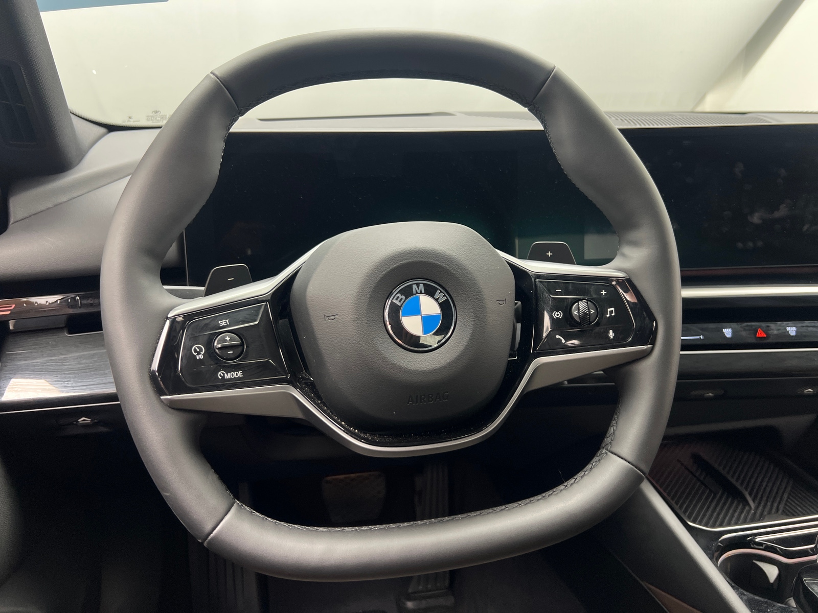 Thumbnail: 2026 BMW 5 Series - 5