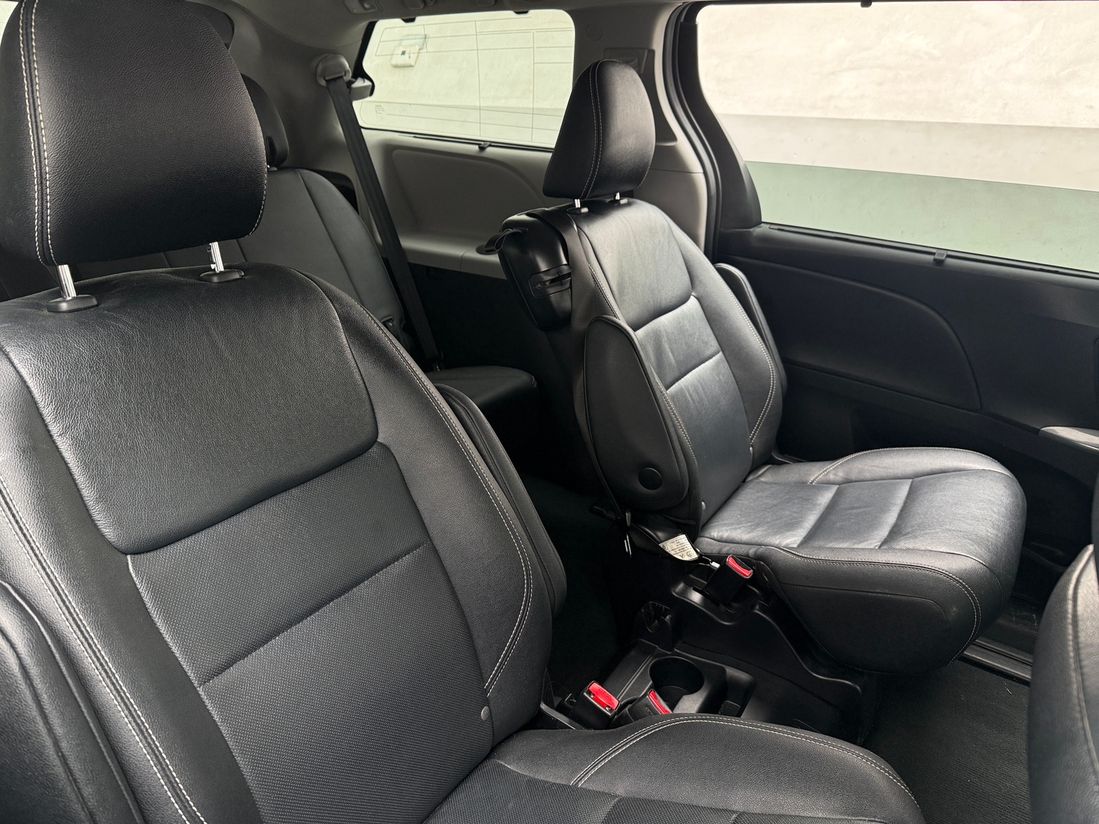 Thumbnail: 2020 Toyota Sienna - 5