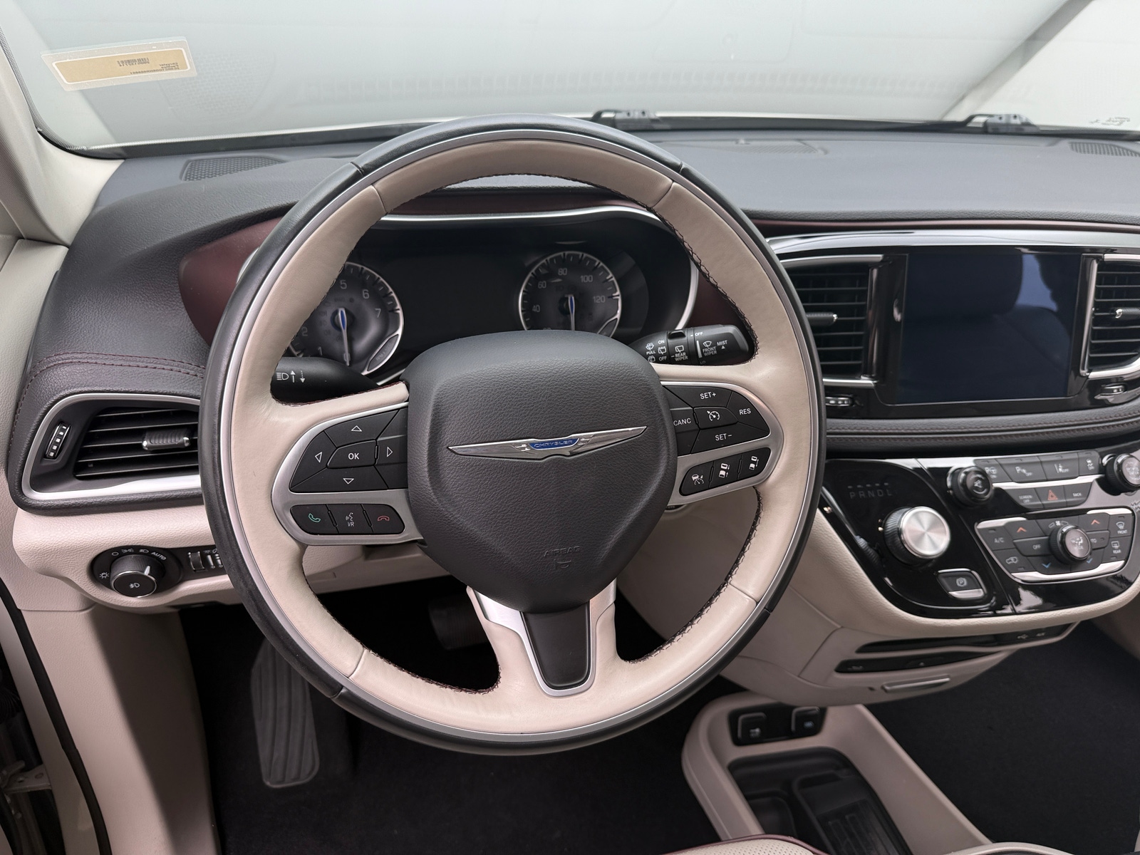 Thumbnail: 2017 Chrysler Pacifica - 4