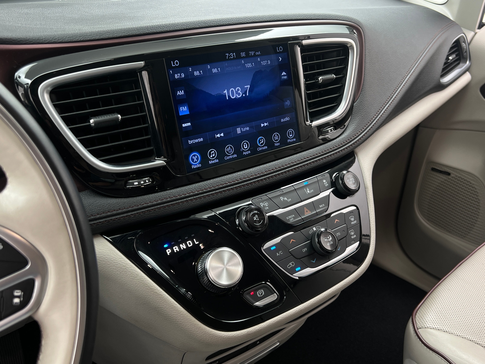 Thumbnail: 2017 Chrysler Pacifica - 3