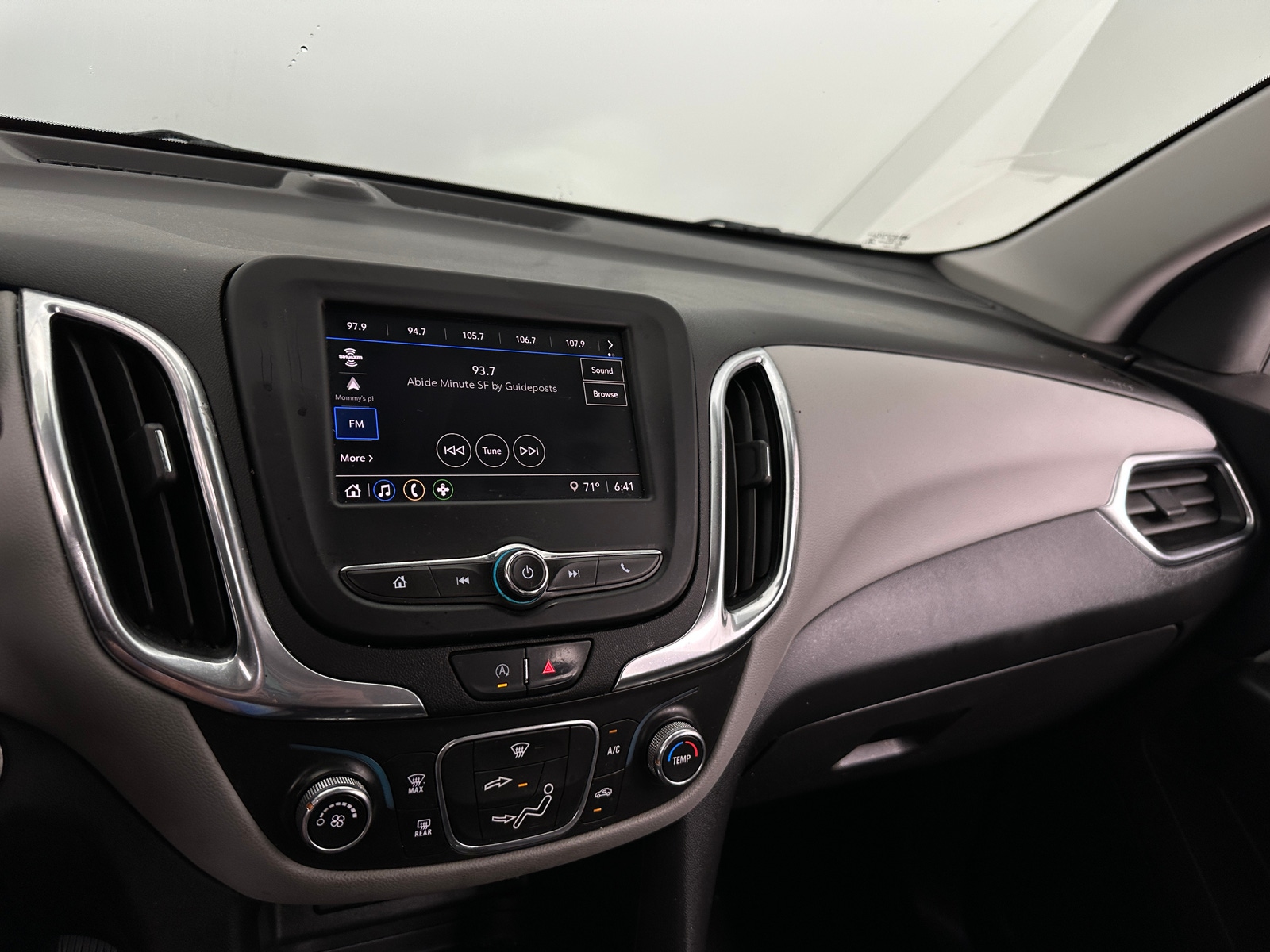 Thumbnail: 2022 Chevrolet Equinox - 4