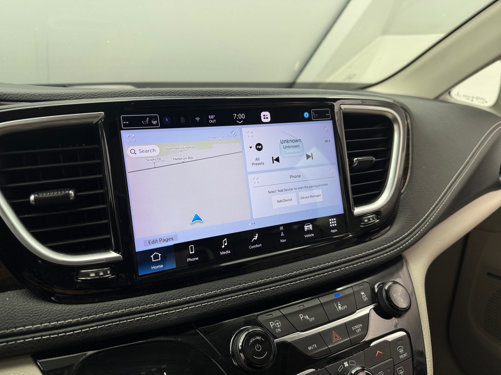 Thumbnail: 2021 Chrysler Pacifica - 3