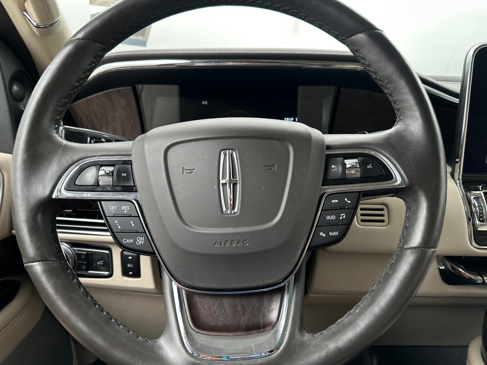 Thumbnail: 2020 Lincoln Navigator L - 4