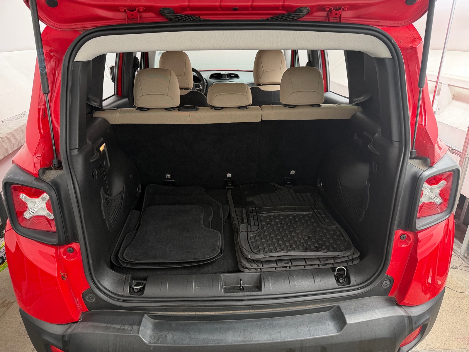 Thumbnail: 2018 Jeep Renegade - 7