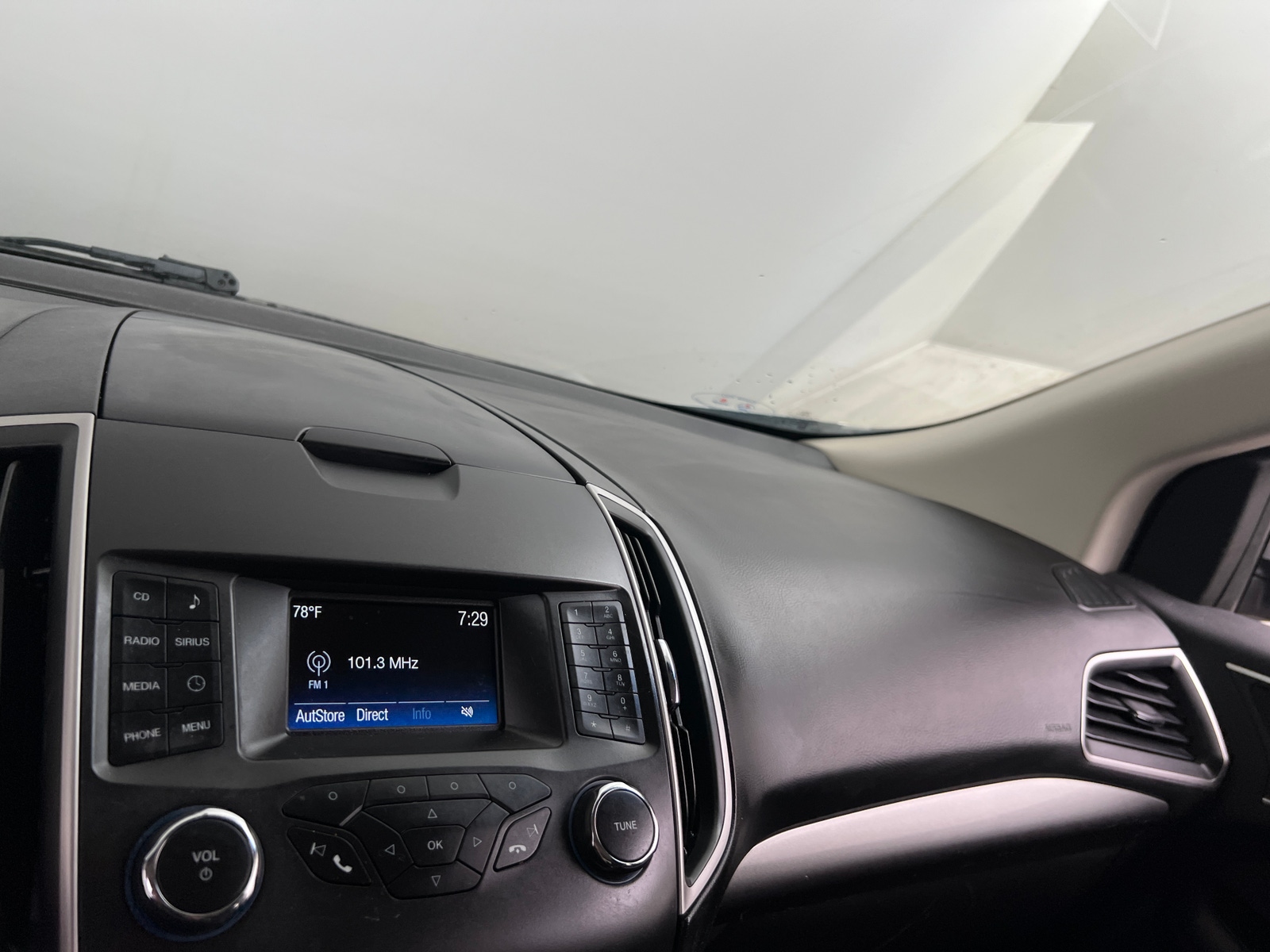 Thumbnail: 2017 Ford Edge - 4