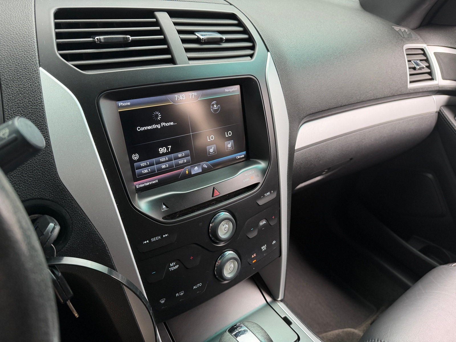 Thumbnail: 2015 Ford Explorer - 3