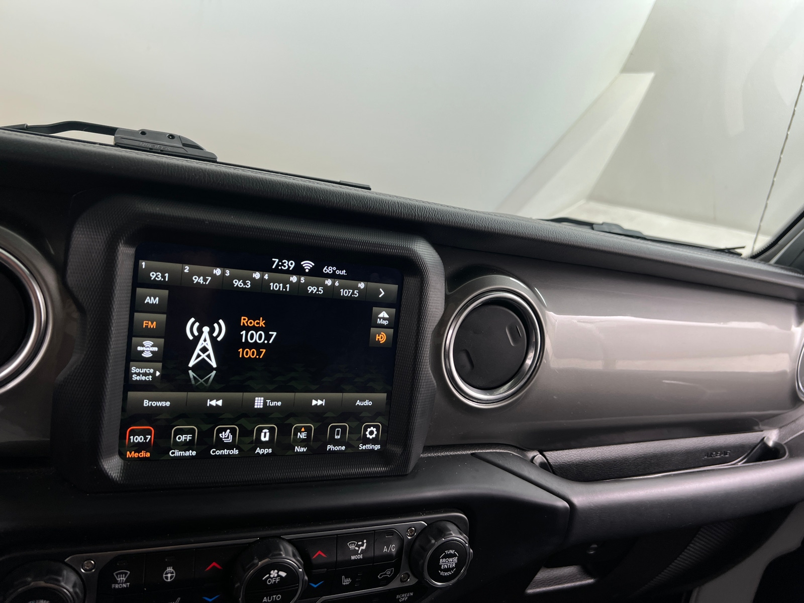 Thumbnail: 2019 Jeep Wrangler - 4