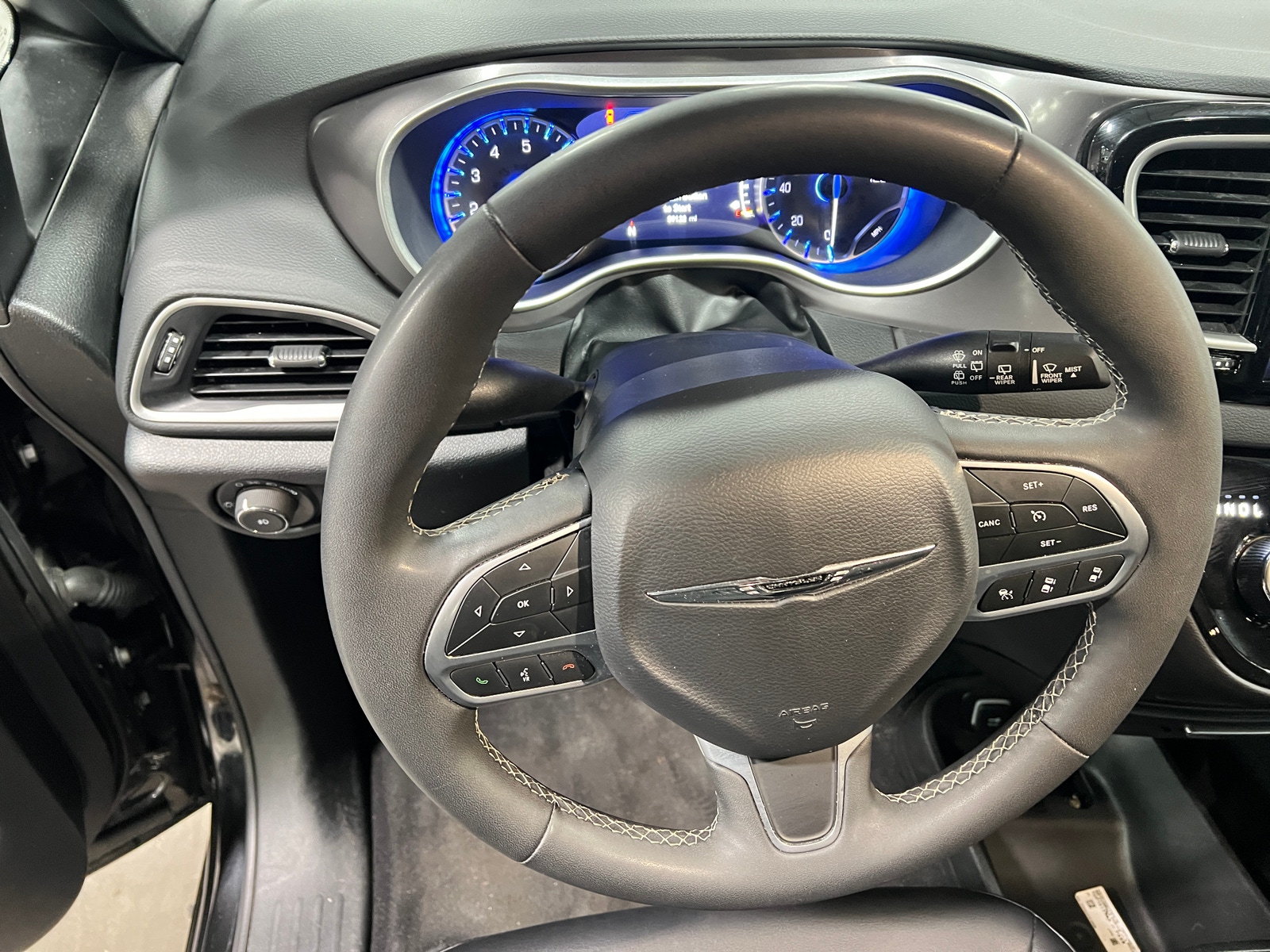 Thumbnail: 2025 Chrysler Pacifica - 4