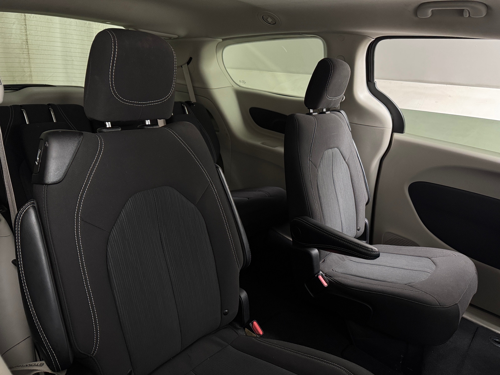 Thumbnail: 2024 Chrysler Voyager - 6