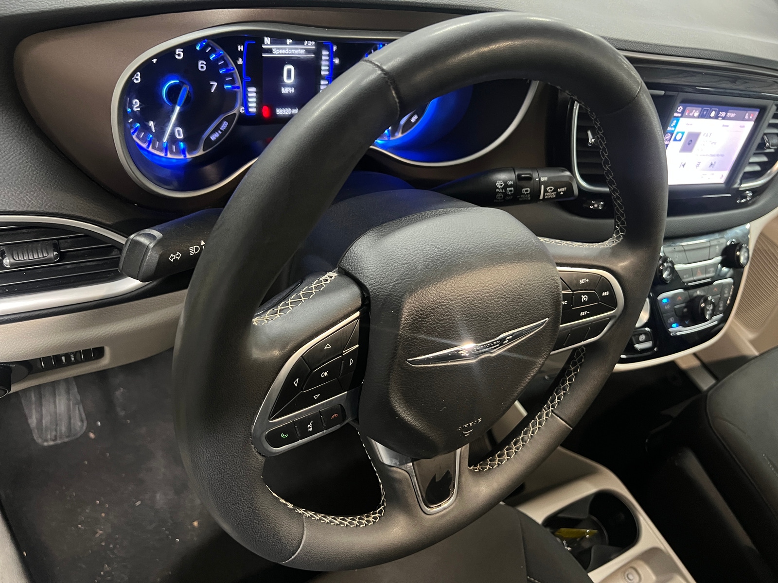 Thumbnail: 2024 Chrysler Voyager - 5