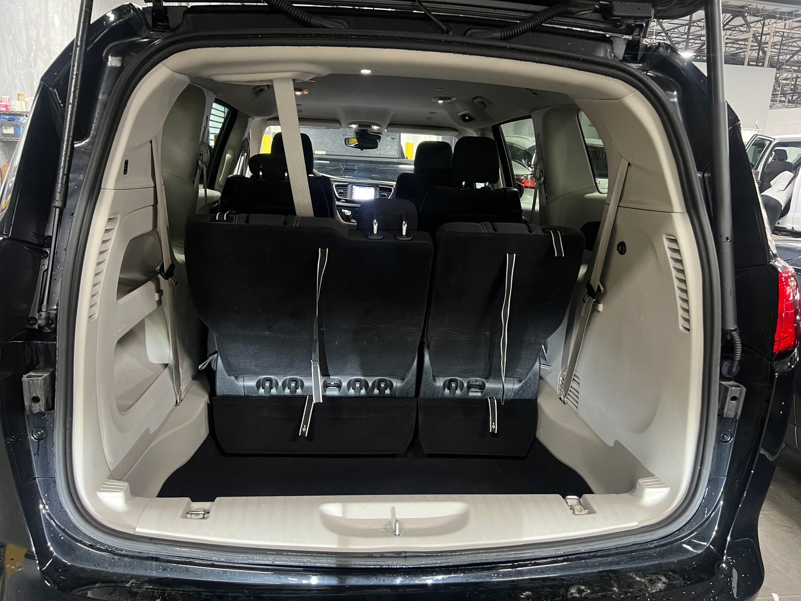 Thumbnail: 2024 Chrysler Voyager - 7