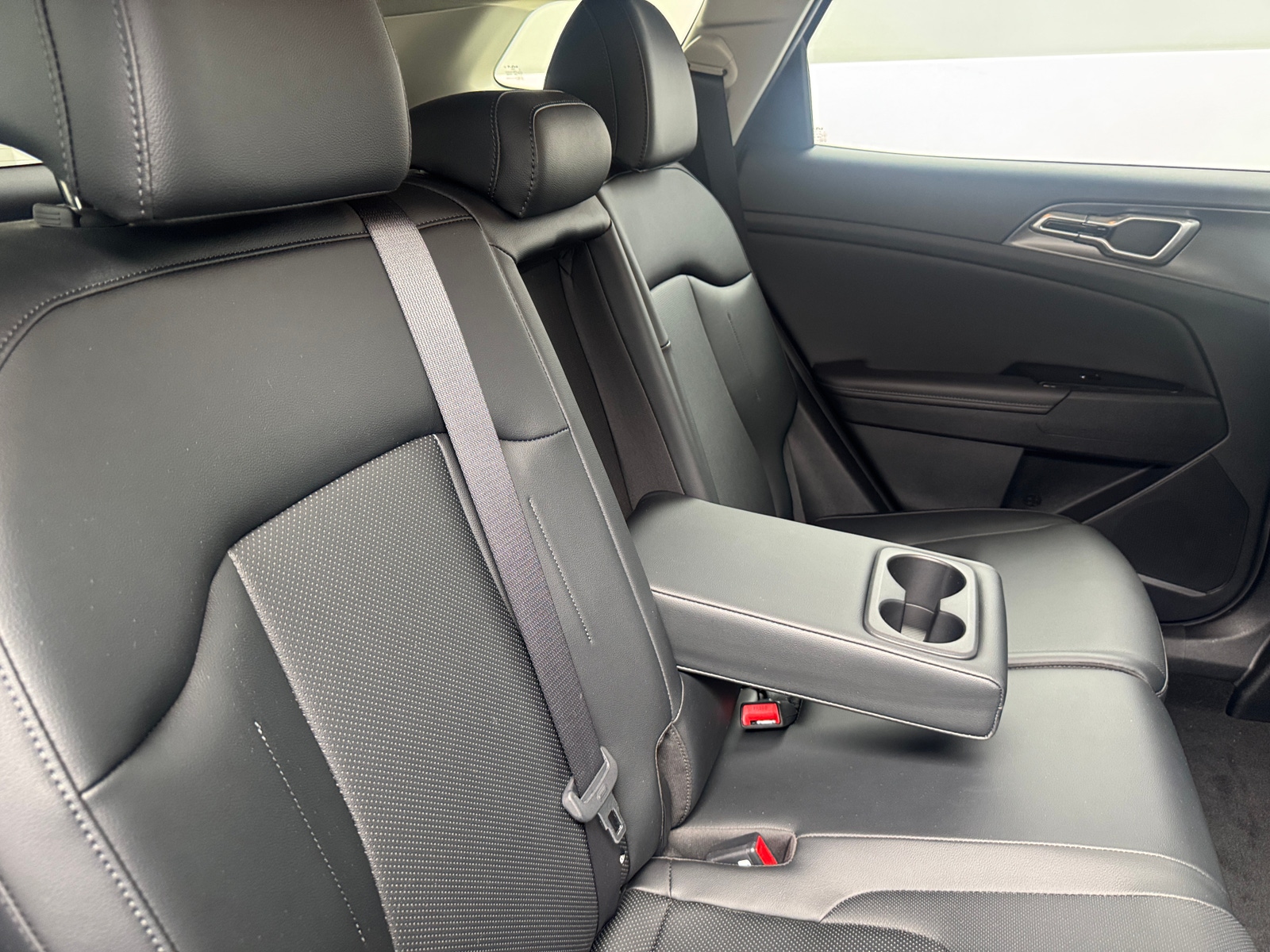 Thumbnail: 2023 Kia Sportage - 5