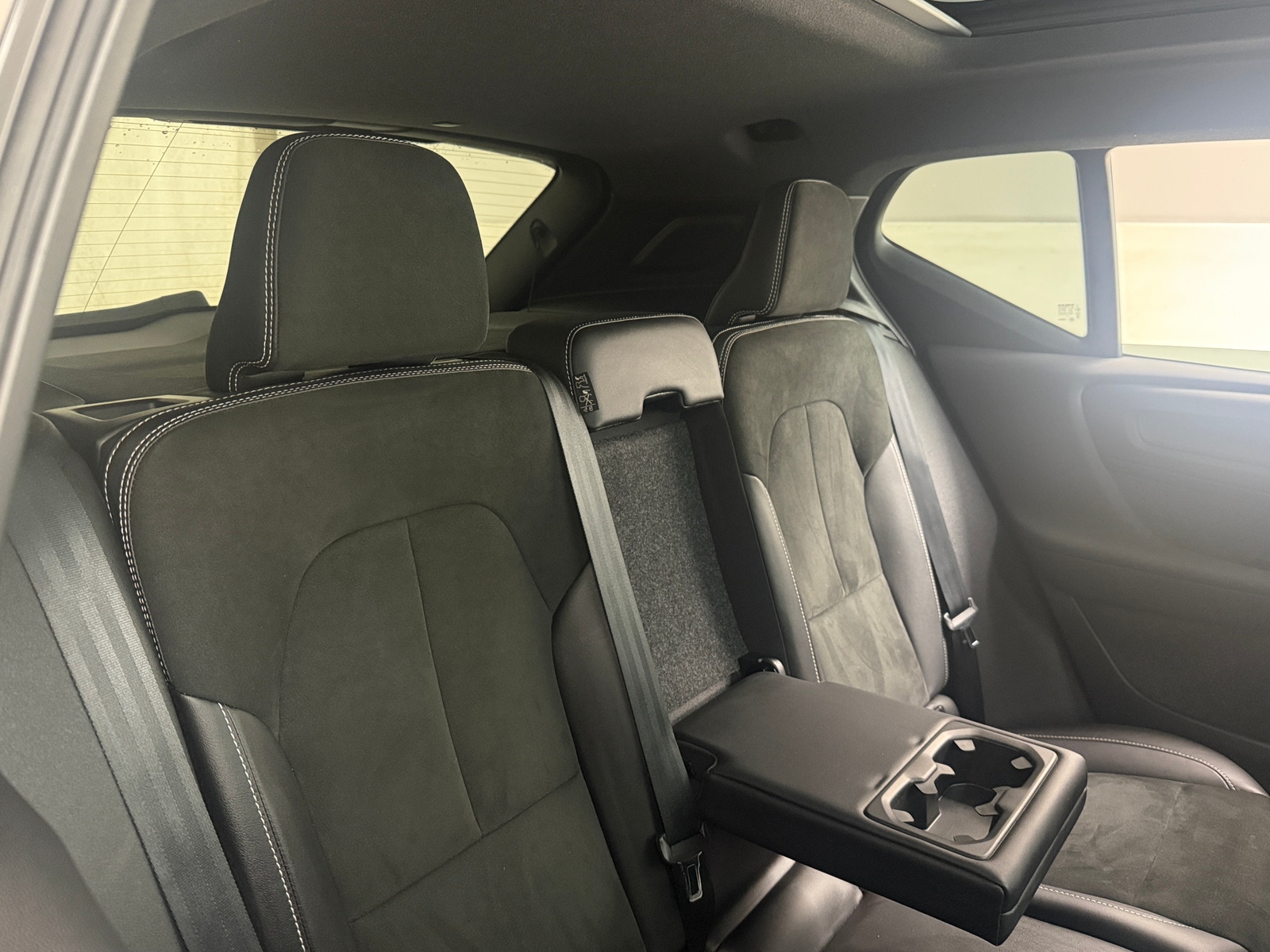 Thumbnail: 2022 Volvo XC40 - 5