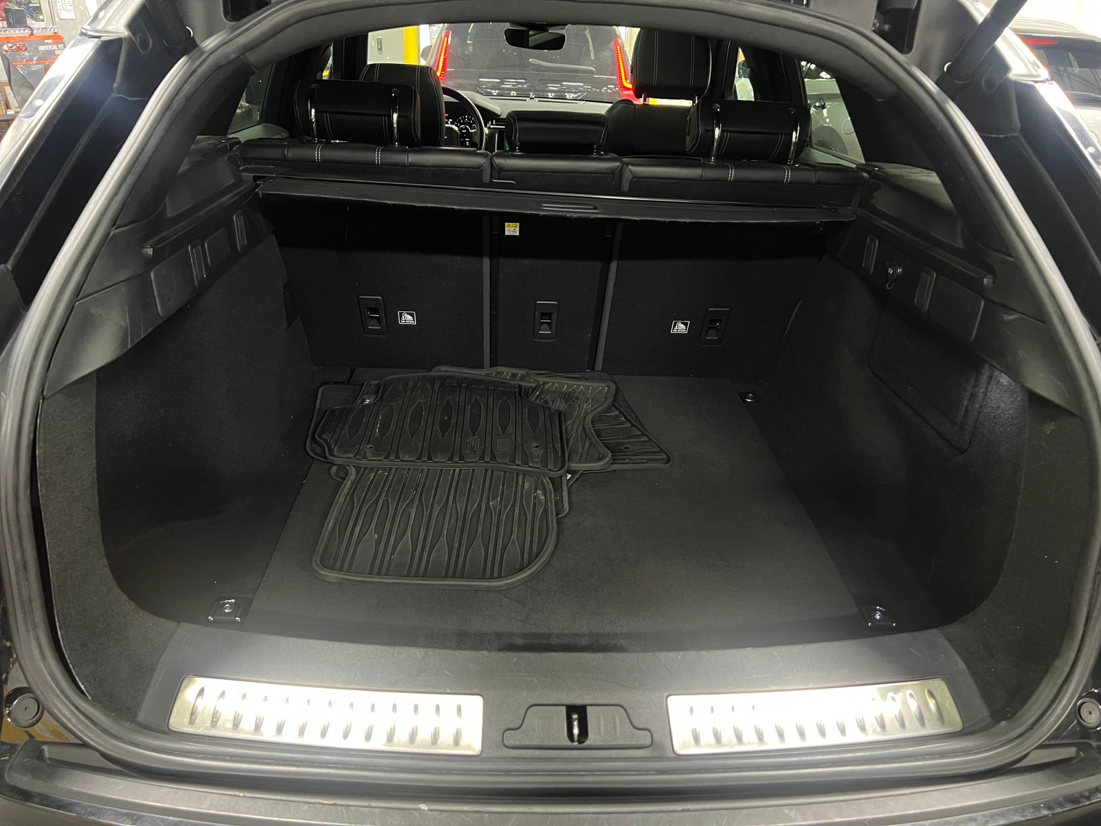 Thumbnail: 2020 Land Rover Range Rover Velar - 6