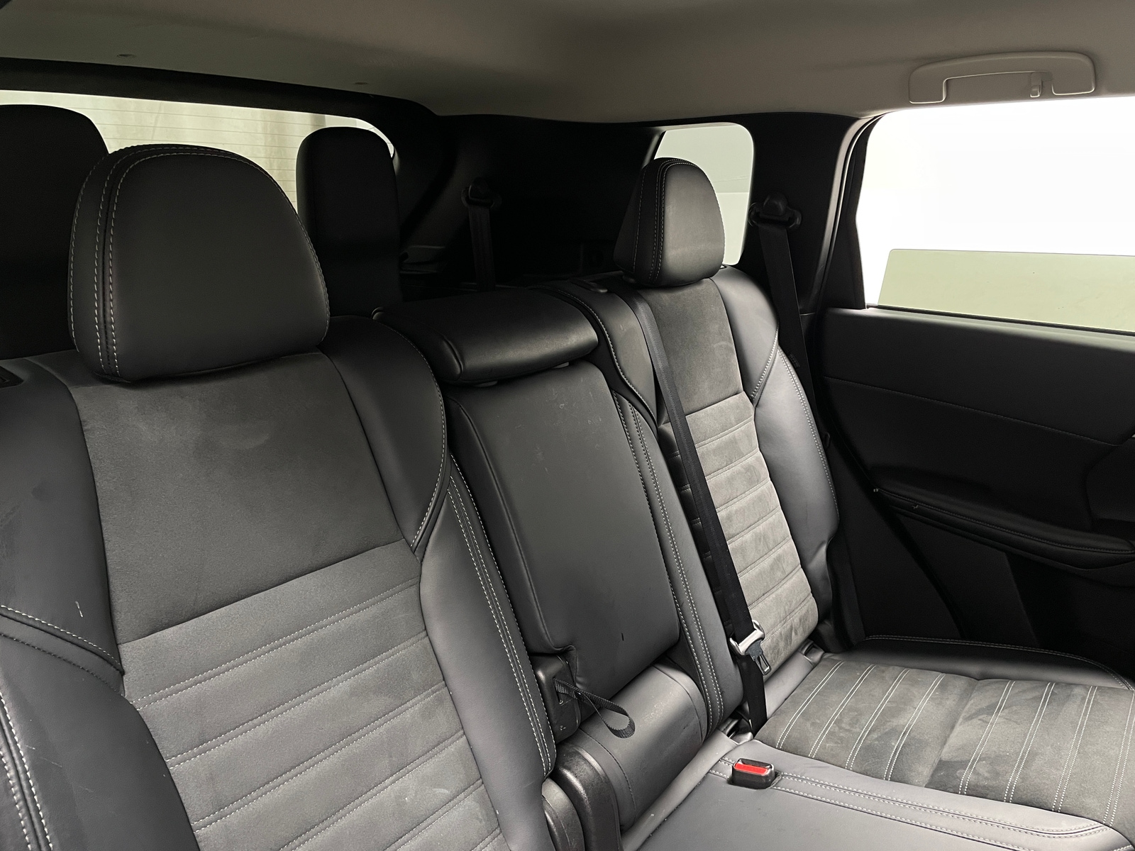 Thumbnail: 2025 Mitsubishi Outlander - 6