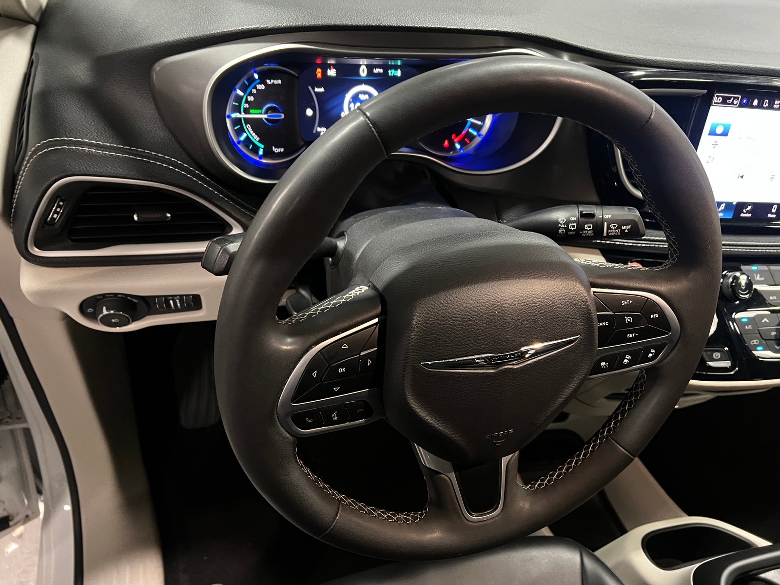 Thumbnail: 2023 Chrysler Pacifica - 4
