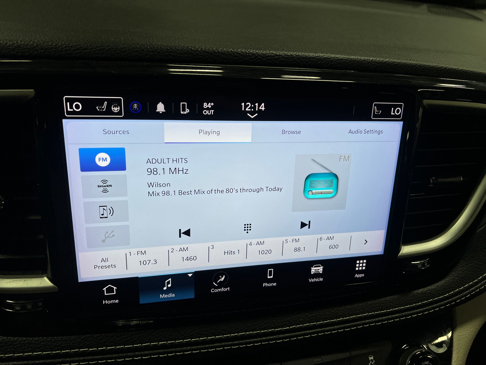 Thumbnail: 2023 Chrysler Pacifica - 3