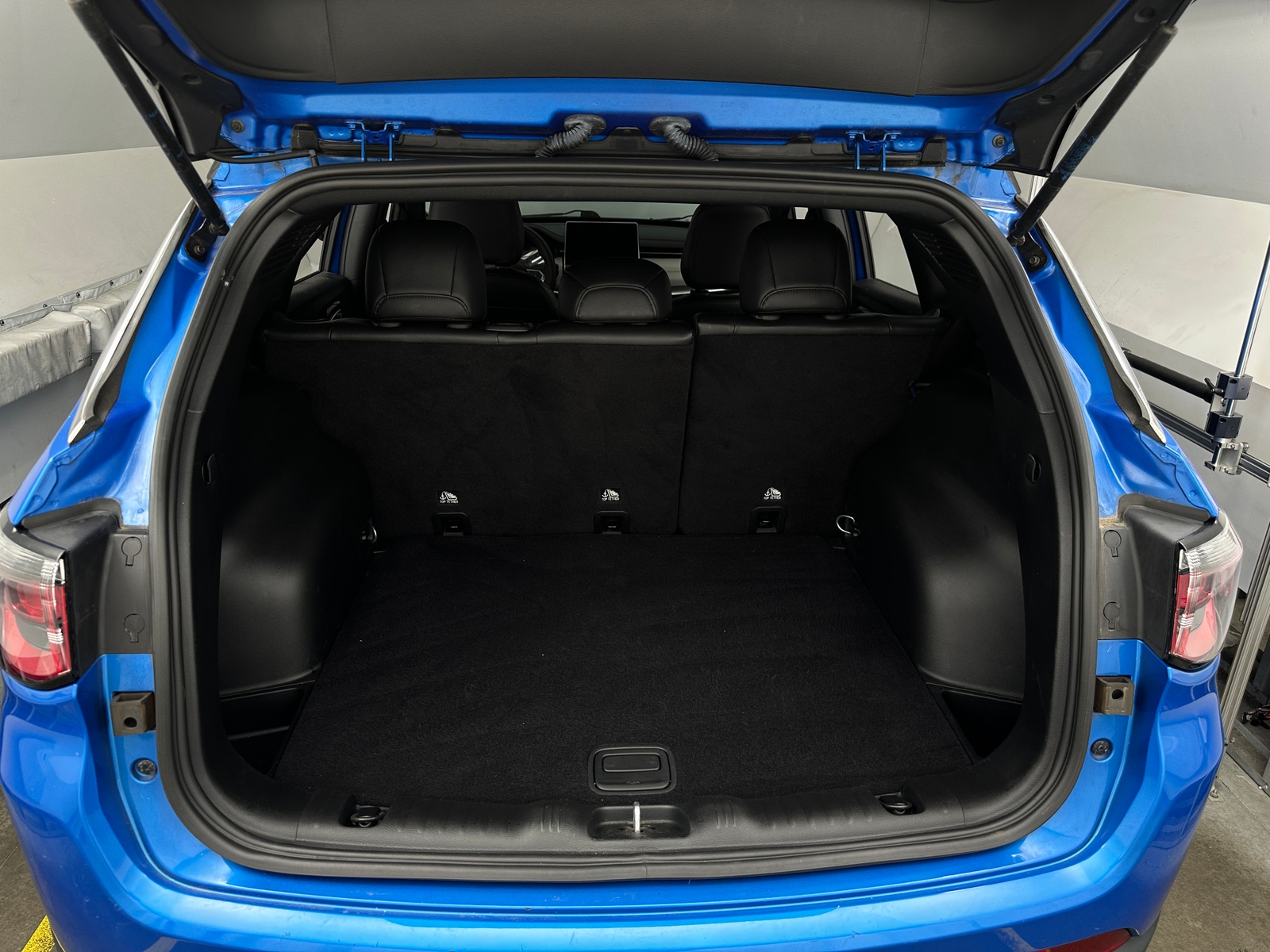 Thumbnail: 2023 Jeep Compass - 6
