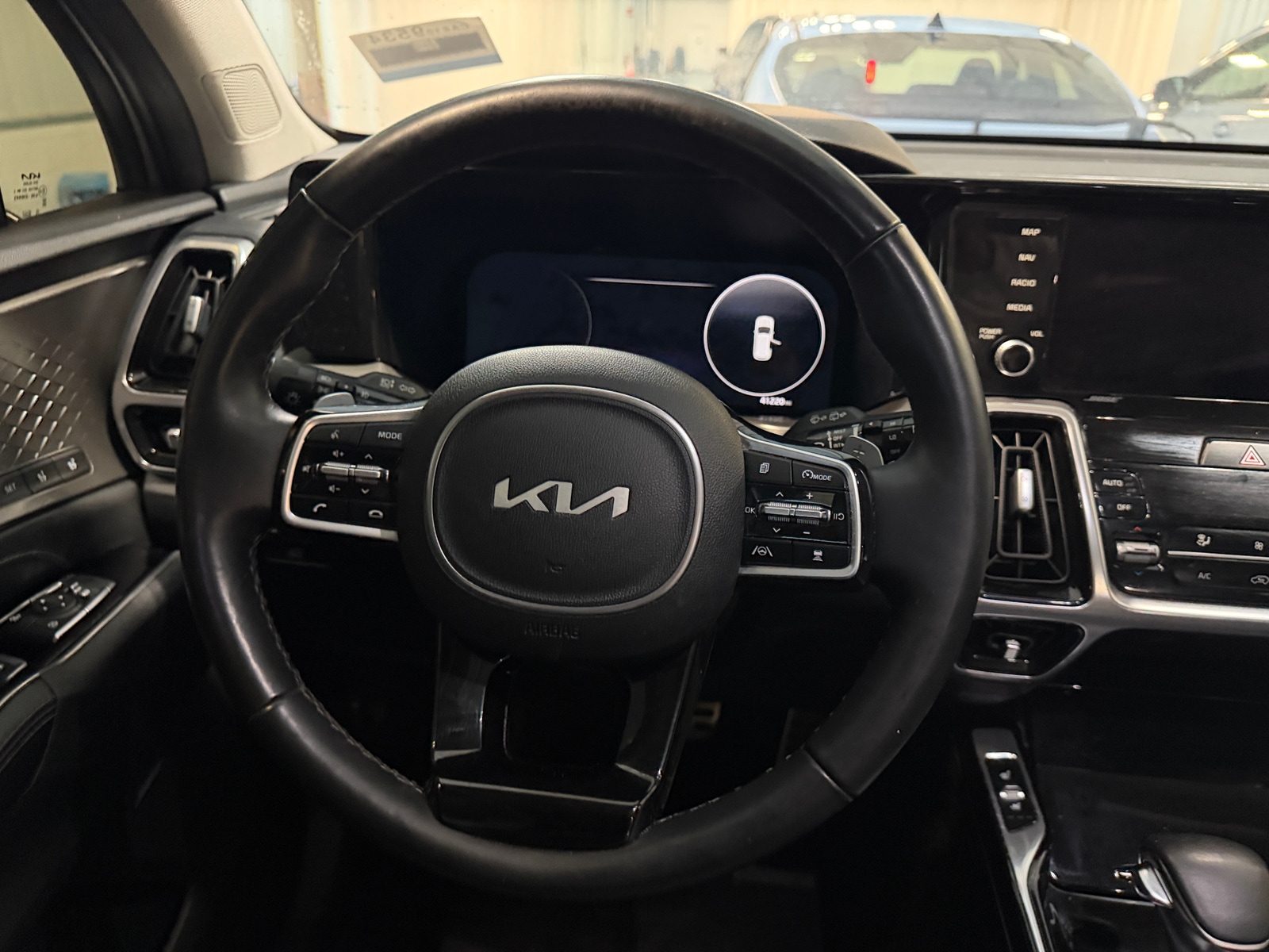 Thumbnail: 2022 Kia Sorento - 4