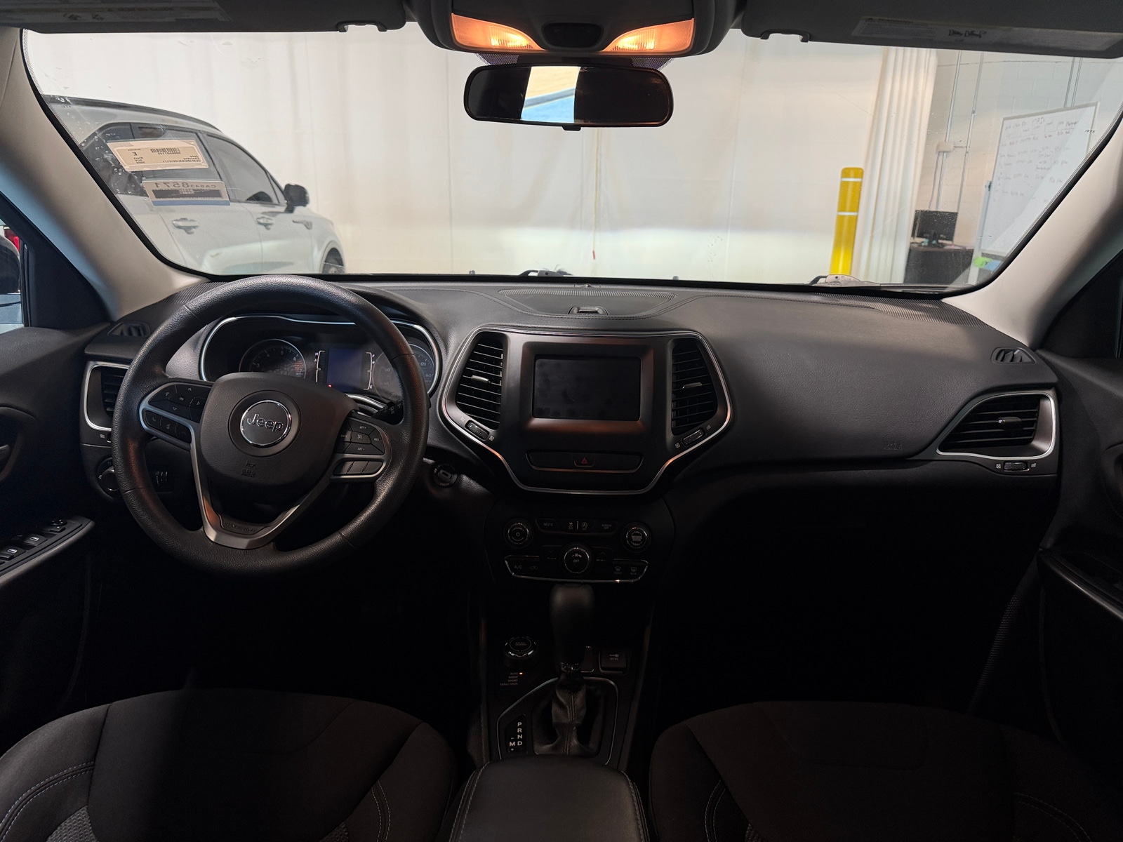 Thumbnail: 2020 Jeep Cherokee - 3