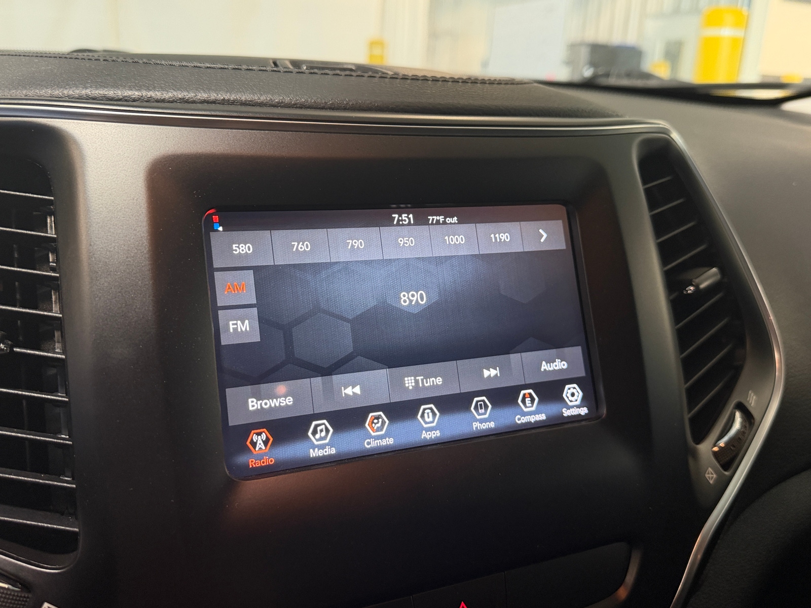 Thumbnail: 2020 Jeep Cherokee - 4